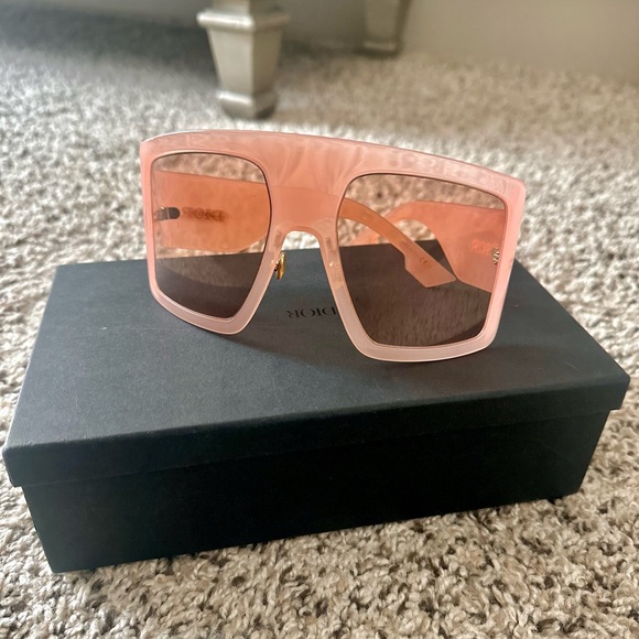 CHRISTIAN DIOR - Picture 2 of 6